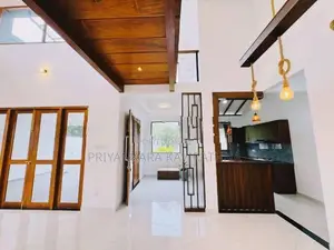 වස්තු විද්‍යානුකූලව ඉදිකළ සුකෝපබෝගී අලුත්ම දෙමහල් නිවස විකිනීමට