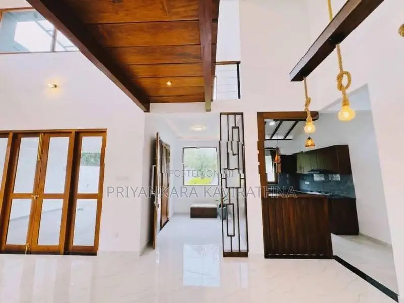වස්තු විද්‍යානුකූලව ඉදිකළ සුකෝපබෝගී අලුත්ම දෙමහල් නිවස විකිනීමට