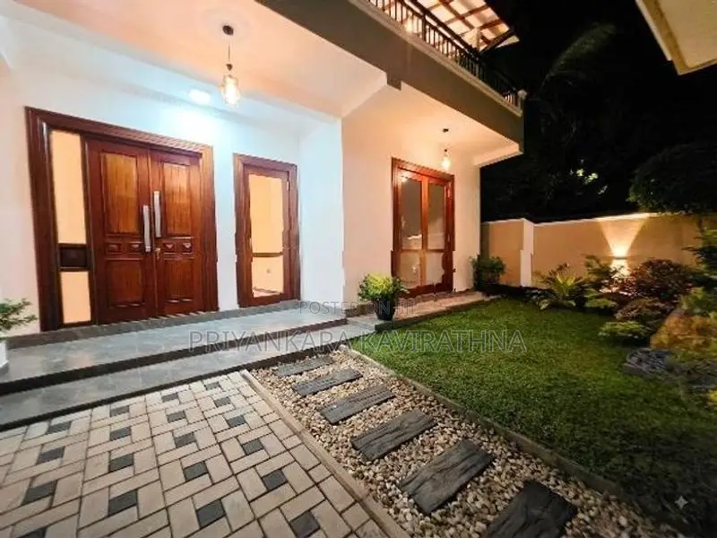 Luxury House For Sale in Gonapola