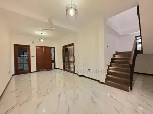 Luxury House For Sale in Gonapola