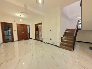 Luxury House For Sale in Gonapola