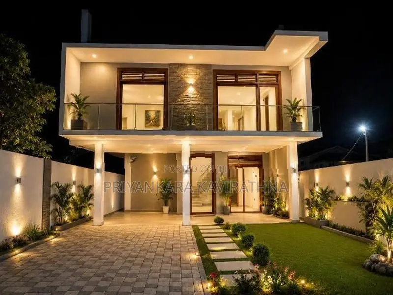 4 Vehicles Parking Space / 3 Storied Luxury House in Kahatuduwa