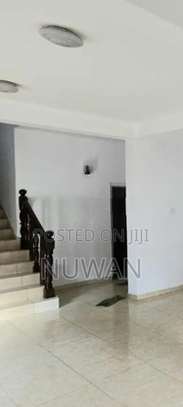 ( 56R385) 2 Storied stand along house in Colombo 05