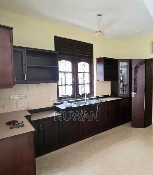 ( 56R385) 2 Storied stand along house in Colombo 05