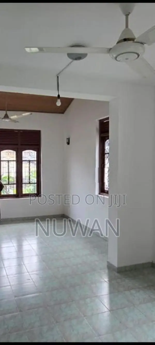 ( 56R385) 2 Storied stand along house in Colombo 05