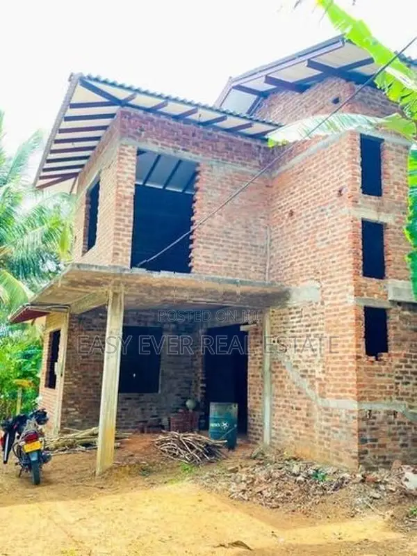 Kotadeniyawa අඩක් නිම කළ දෙමහල් නිවසක් / UP 12848