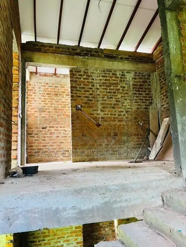Kotadeniyawa අඩක් නිම කළ දෙමහල් නිවසක් / UP 12848