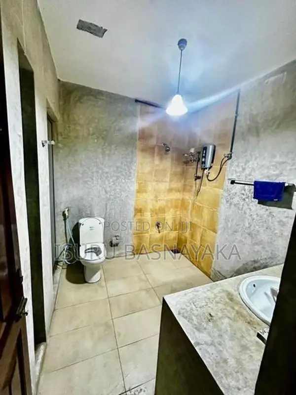 Malabe Lake Road 05 Bed Room House for Rent
