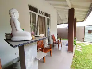 පදිංචි වී සිටින නවීන පන්නයේ තනිමහල් නිවස විකිනීමට - පොල්ගස්ඕවිට