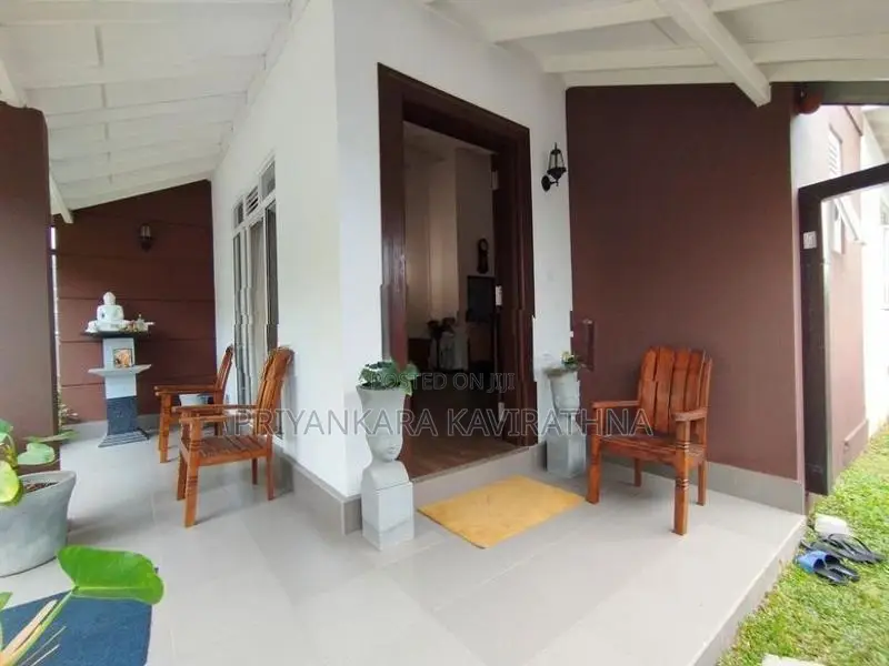 පදිංචි වී සිටින නවීන පන්නයේ තනිමහල් නිවස විකිනීමට - පොල්ගස්ඕවිට