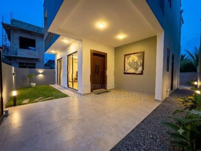 Box Type Super Quality Mordern 3 Storied House - Batuwandara