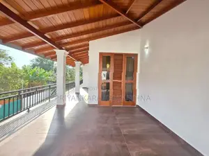 උසස්ම ප්‍රමිතියෙන් ඉදිකළ අලංකාර අලුත්ම දෙමහල් නිවස විකිනීමට - පානදුර