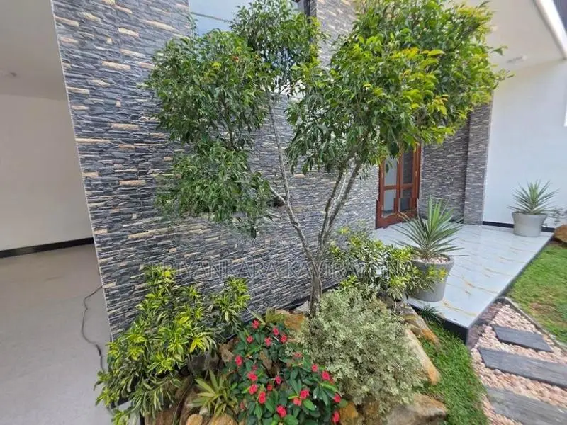 Uncommon Mordern 3 Storied House - Kahatuduwa