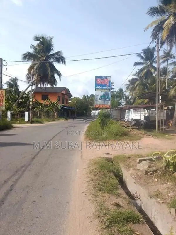 සීදුව අවටින් ඉඩමක් විකිණීමට ඇත