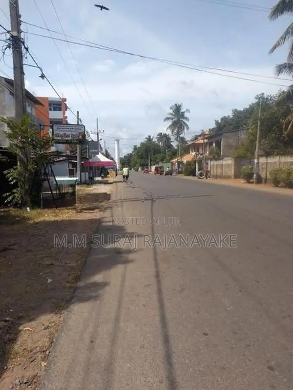 සීදුව අවටින් ඉඩමක් විකිණීමට ඇත