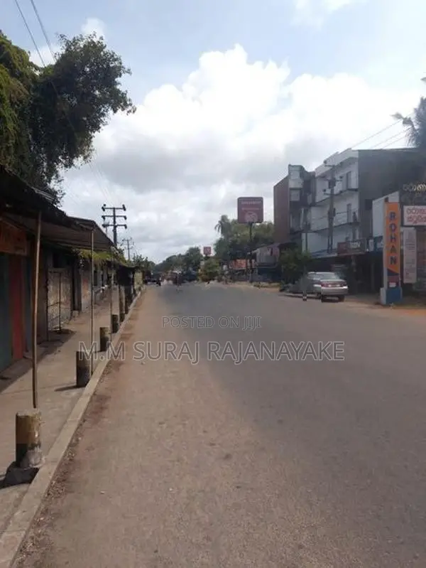 සීදුව අවටින් ඉඩමක් විකිණීමට ඇත