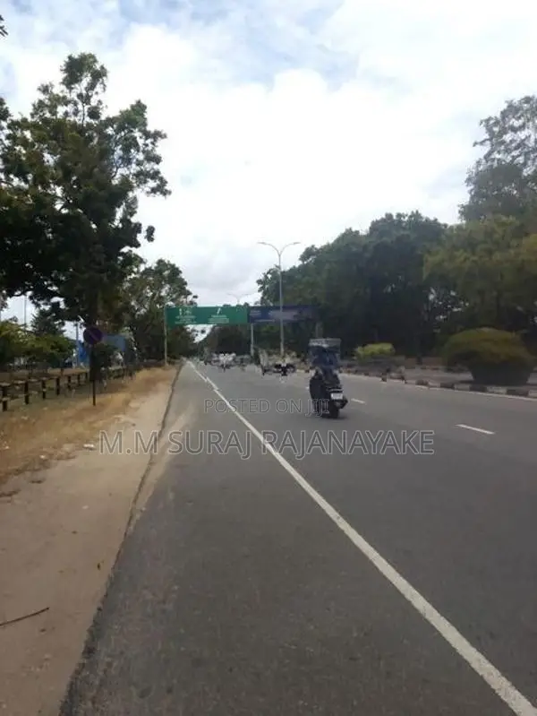 කටුනායක 18 කණුවෙන් ඉඩමක් විකිණීමට ඇත