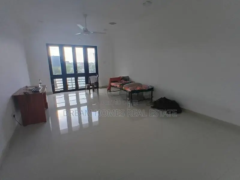 Commercial 4-Storey Building for Rent – Thalawathugoda