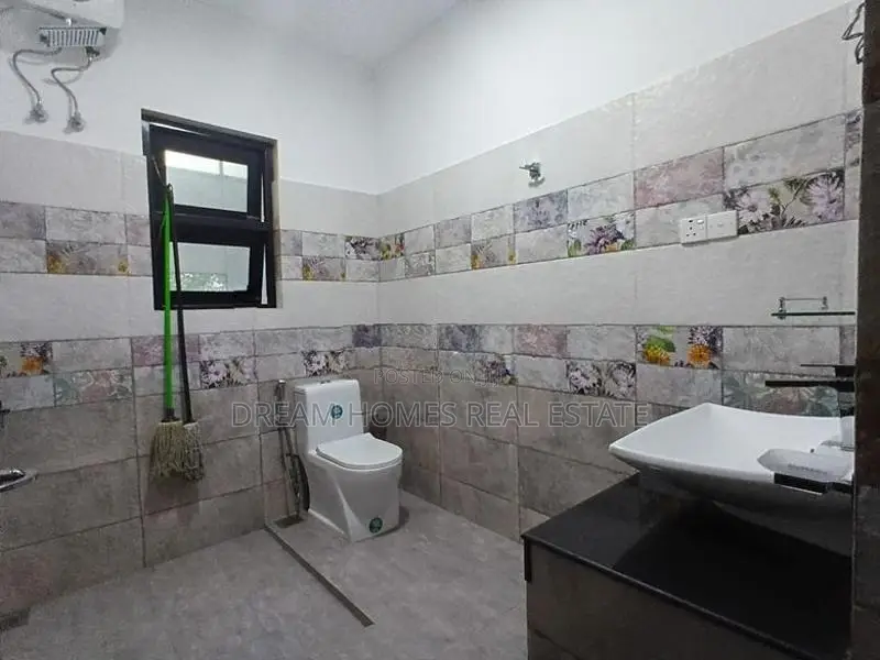 Commercial 4-Storey Building for Rent – Thalawathugoda
