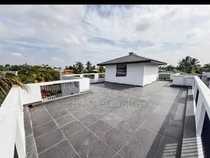 Mount Lavinia 3 Storied 05 BR Large House on 11 Perches of Land for Sa