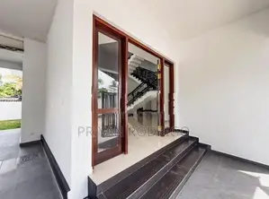 Mount Lavinia 3 Storied 05 BR Large House on 11 Perches of Land for Sa