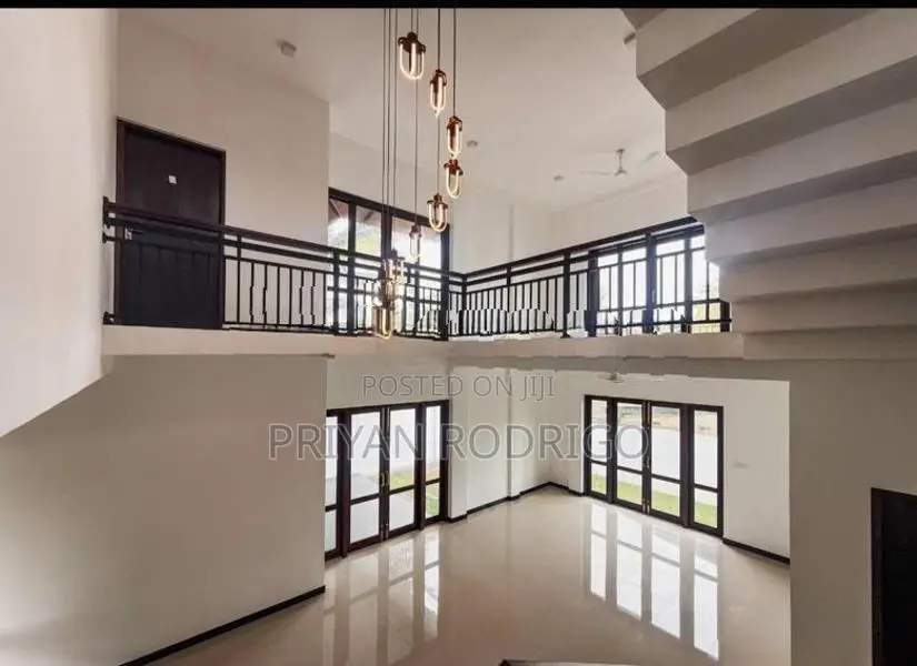 Mount Lavinia 3 Storied 05 BR Large House on 11 Perches of Land for Sa