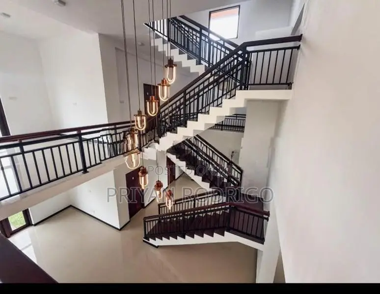 Mount Lavinia 3 Storied 05 BR Large House on 11 Perches of Land for Sa