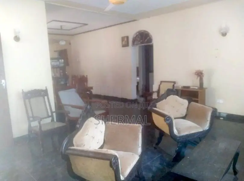 House with 34.75 Perches Land for Sale in Payagala, Kalutara