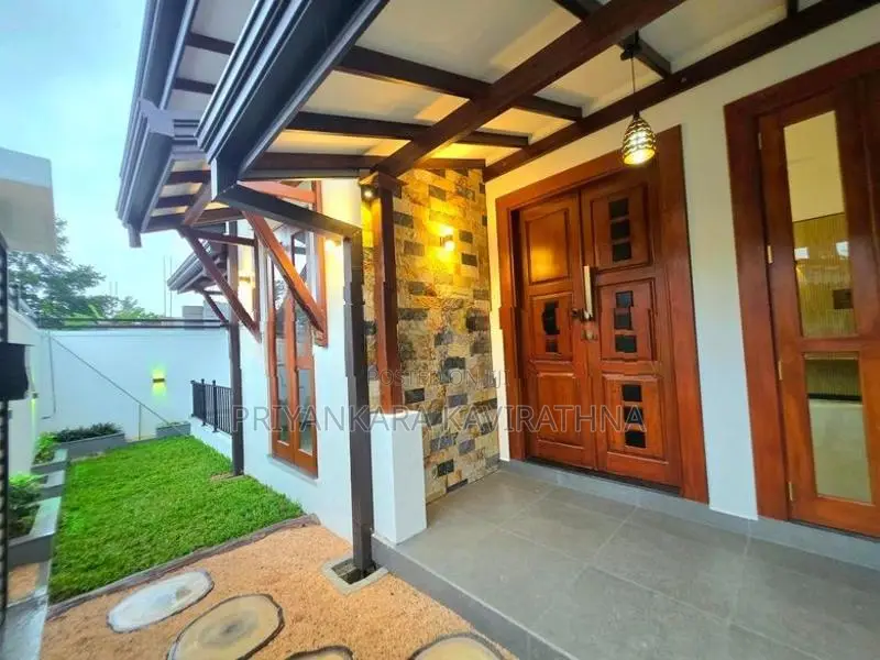 නවීන පන්නයේ අලුත්ම තනි මහල් නිවස විකිනීමට - පොල්ගස්ඕවිට