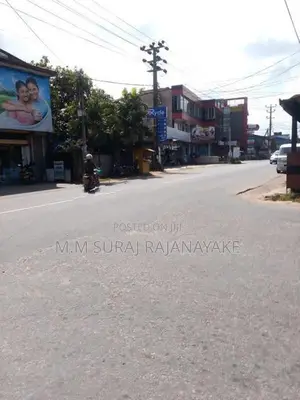 කටුනායක අවටින් වටින ඉඩමක් විකිණීමට ඇත