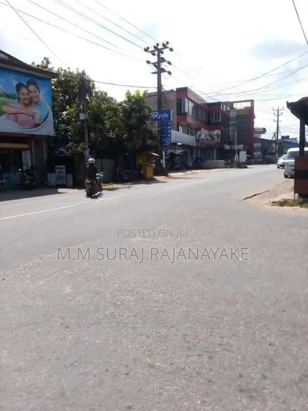 කටුනායක අවටින් වටින ඉඩමක් විකිණීමට ඇත