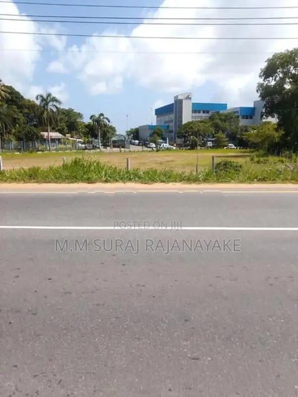 කටුනායක අවටින් වටින ඉඩමක් විකිණීමට ඇත