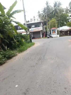 රද්දොලුව මුතුවාඩියෙන් වටින ඉඩමක්