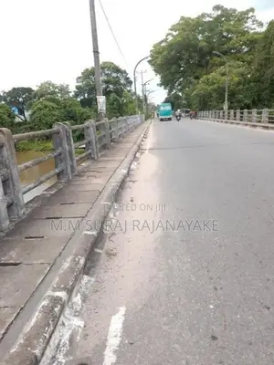 රද්දොලුව මුතුවාඩියෙන් වටින ඉඩමක්