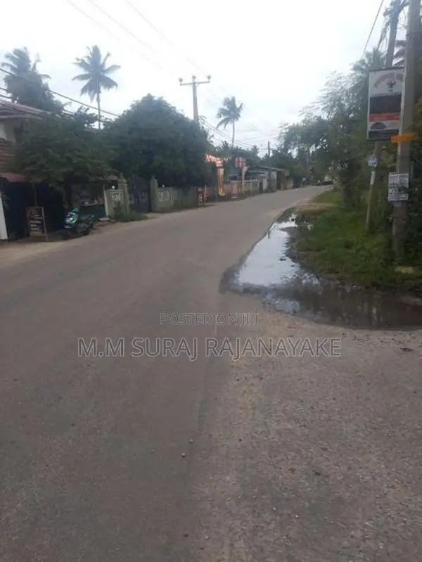 රද්දොලුව මුතුවාඩියෙන් වටින ඉඩමක්