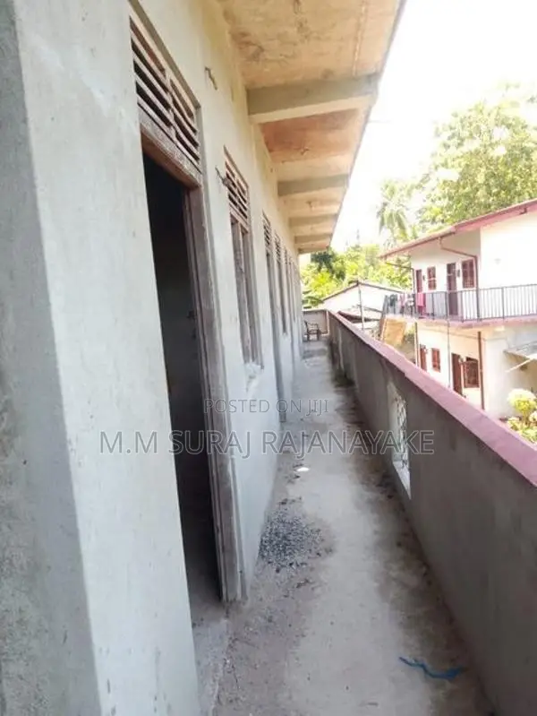 කාමර 10කින් සමන්විත ඇනෙක්සියක් විකිණීමට ඇත.