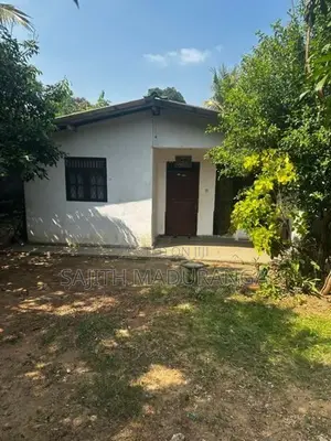 Malabe Land with House Sale