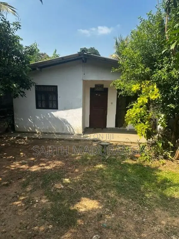 Malabe Land with House Sale