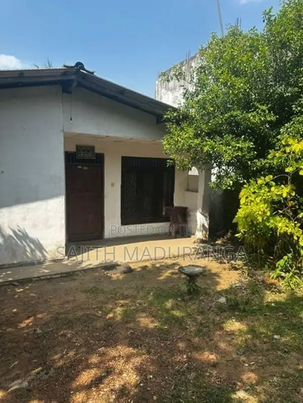 Malabe Land with House Sale
