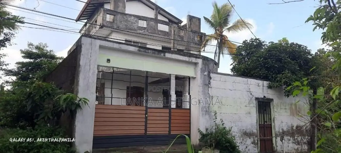 Kahathuduwa Unfinished 3Story House for Sale With Land 10.2 Perches