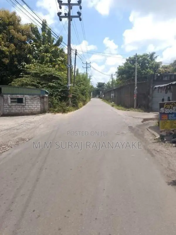 ජා- ඇල - ඒකල අවටින් වටින ඉඩමකි.