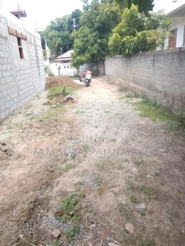 ජා- ඇල - ඒකල අවටින් වටින ඉඩමකි.