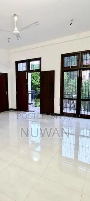 ( BAR4206) Upper floor house in Thalawathugoda