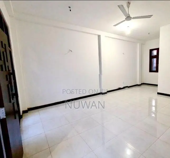 ( BAR4206) Upper floor house in Thalawathugoda