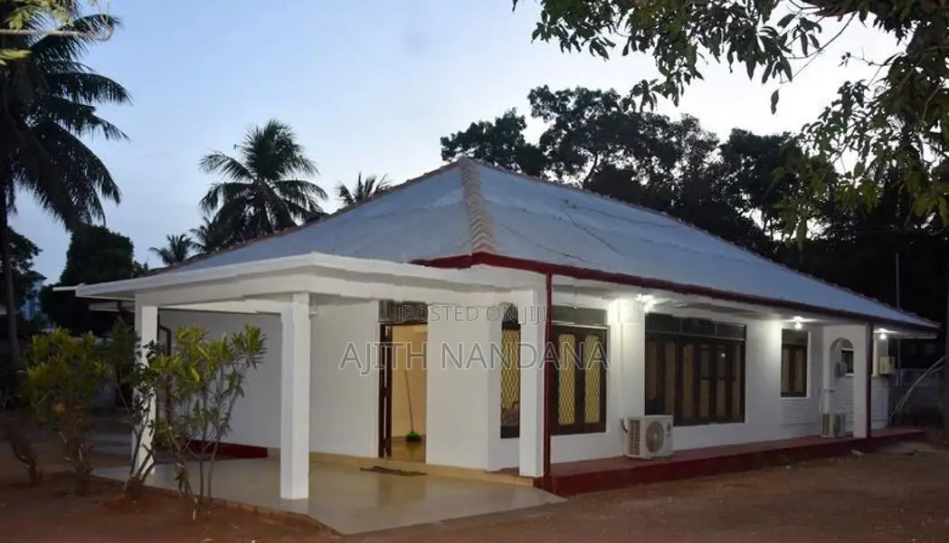 ලයන් හොලිඩේ හෝම් - අනුරාධපුරය (Lion Holiday Home)