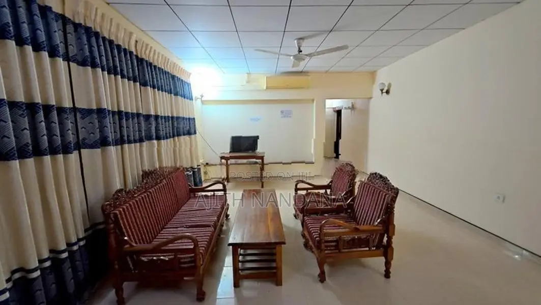 ලයන් හොලිඩේ හෝම් - අනුරාධපුරය (Lion Holiday Home)