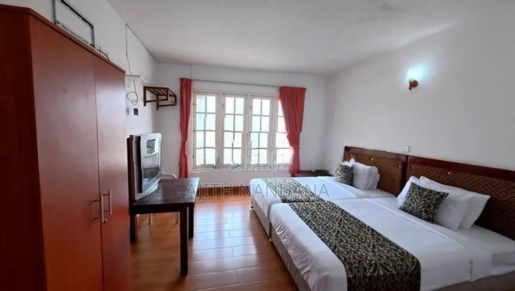රෝයල් නිවාඩු නිකේතනය (Royal Holiday Home)