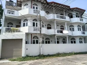 Moratuwa Dharmaratna Avenue 6 Bedooms House on 8 Perches Land for Sale