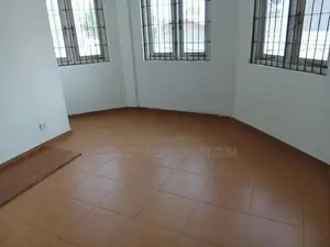 Moratuwa Dharmaratna Avenue 6 Bedooms House on 8 Perches Land for Sale