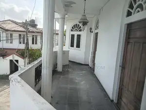 Moratuwa Dharmaratna Avenue 6 Bedooms House on 8 Perches Land for Sale